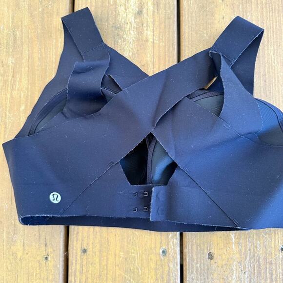 Lululemon Black Enlite Bra - Crisscross back - Picture 3 of 6